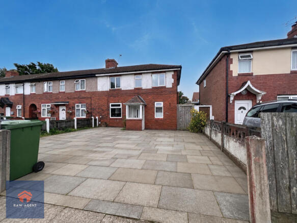 2 bed property, in Salisbury Street, £150,000