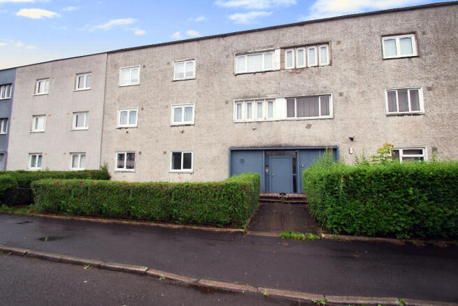 2 bed property, in 555 Crookston Road, £90,000
