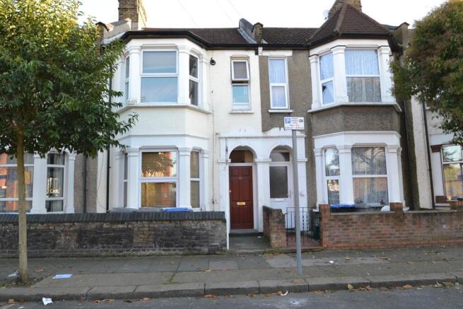 2 bed property, in Leopold Road, £325,000
