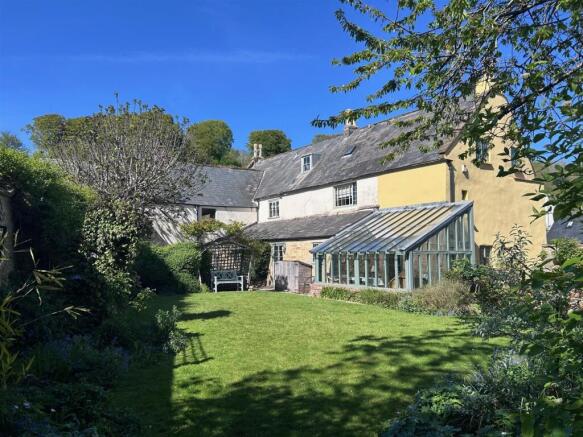 8 bed property, in Orchard Lane, £800,000