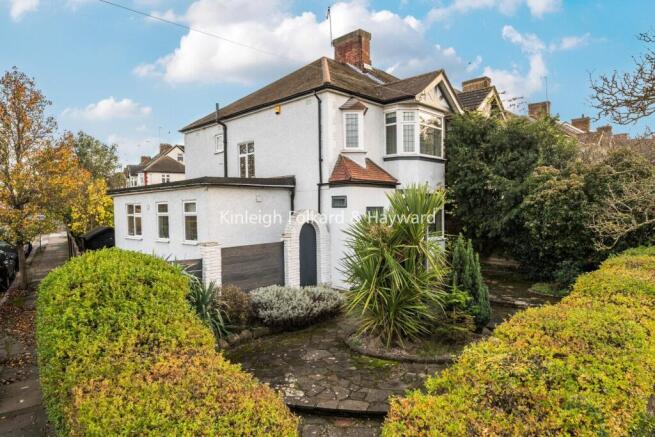 3 bed property, in Waterfall Road, £860,000