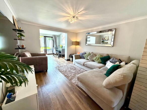 2 bed property, in A Smartly Presented & Extended Property - A Perfect First Home In Hempstead, £285,000