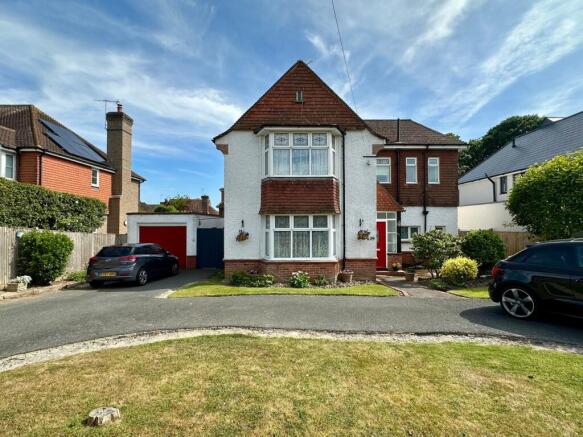 5 bed property, in Collington Avenue, £700,000