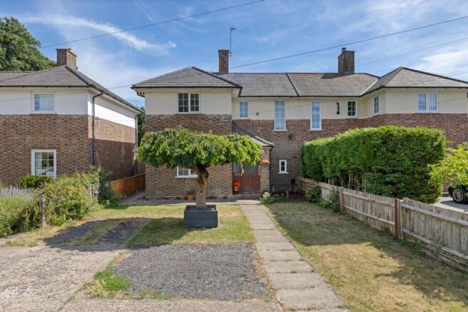 3 bed property, in Kingsham Road, £400,000