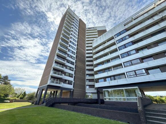 3 bed property, in Montagu Court, £370,000