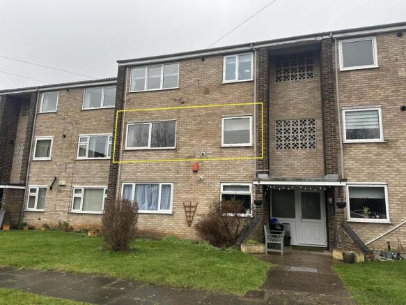 2 bed property, in Regent Gardens, £77,500