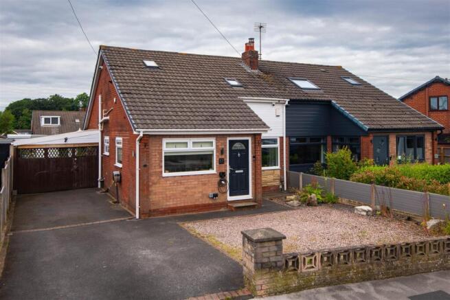 4 bed property, in Bristol Avenue, £230,000