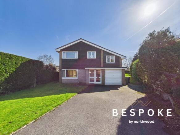 4 bed property, in Newnham Close, £500,000