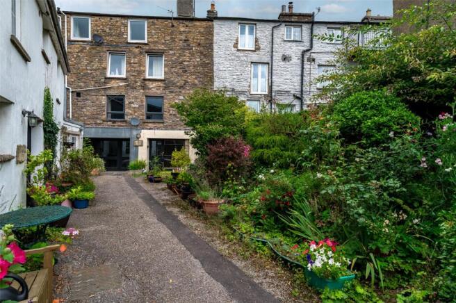 2 bed property, in Back Lane, £180,000