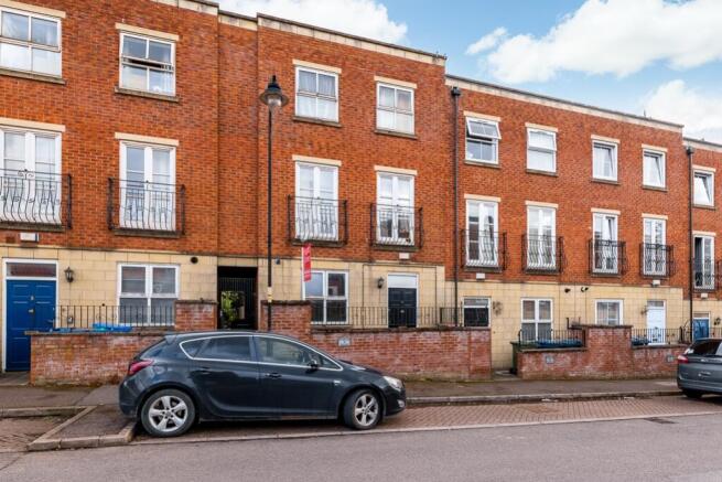 4 bed property, in Oakham Terrace, £115,000