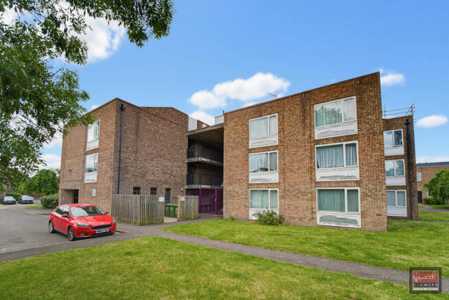 Studio, in Stanwell, £105,000