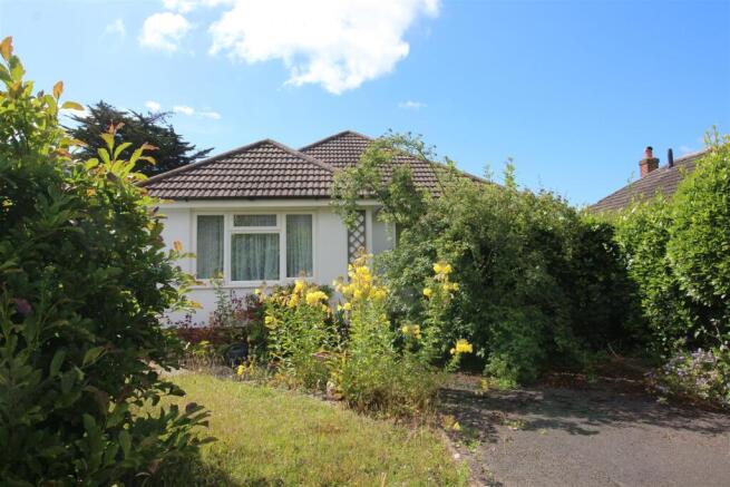 3 bed property, in Hazelwood Avenue, £425,000