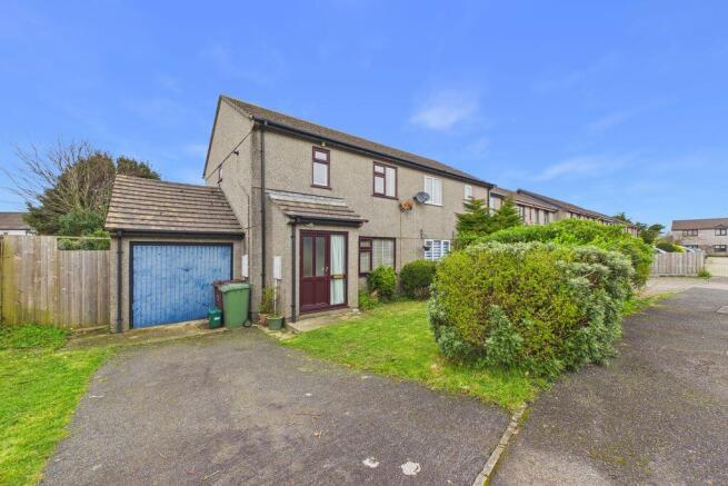3 bed property, in Henver Gardens, £269,950
