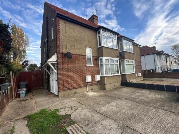 1 bed property, in Imperial Road, £245,000