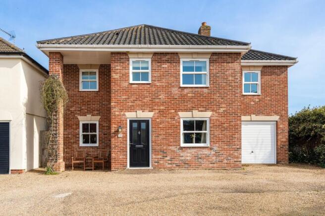 4 bed property, in Upper Olland Street, £525,000