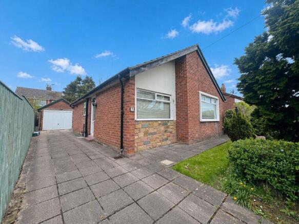 2 bed property, in Beechwood Drive, £200,000