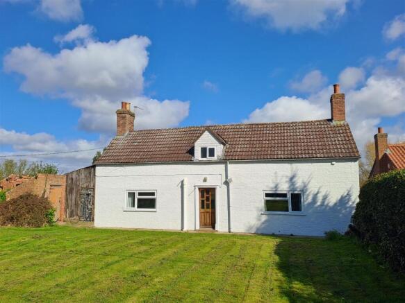 3 bed property, in Main Road, £270,000