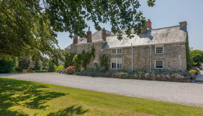 8 bed property, in St. Eval, £3,950,000
