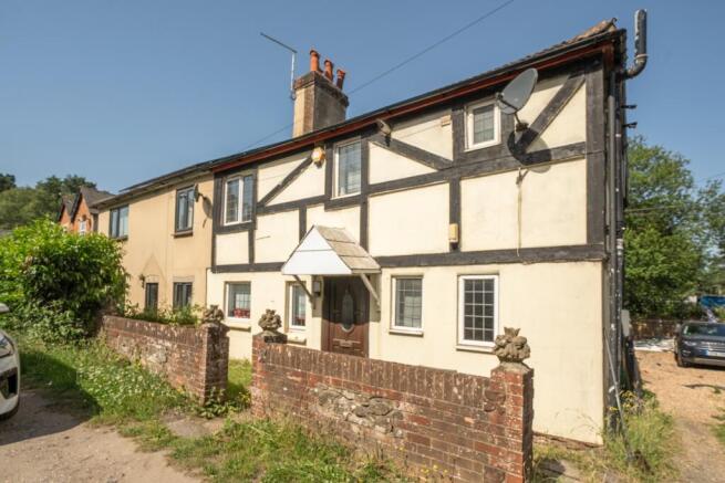 4 bed property, in Between Greatham and Blackmoor villages, £389,950