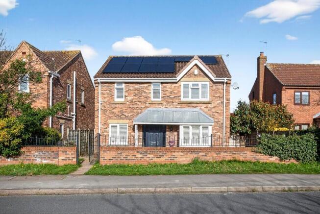 4 bed property, in Leeds Road, £435,000