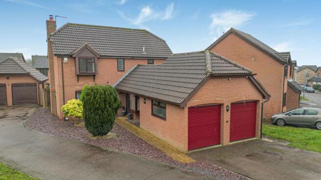 4 bed property, in Eagle Way, £490,000