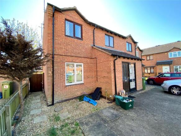 1 bed property, in 11 Maythorn Drive, £65,000