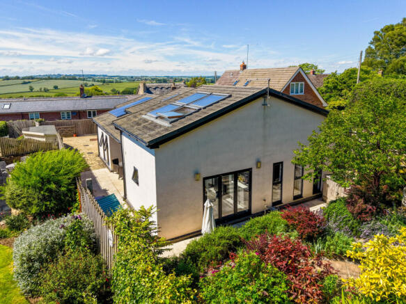 3 bed property, in Main Street, £525,000
