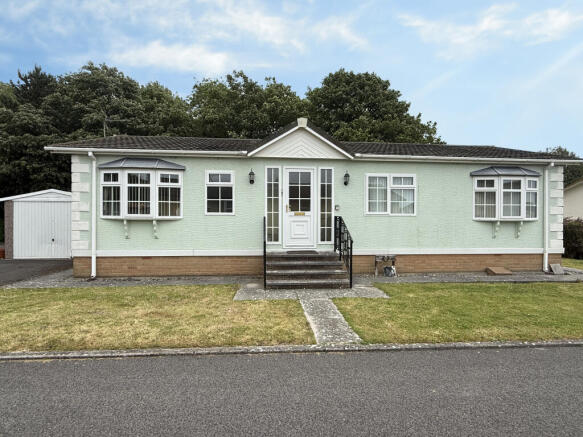 2 bed property, in Salthouse Farm Park, £222,000