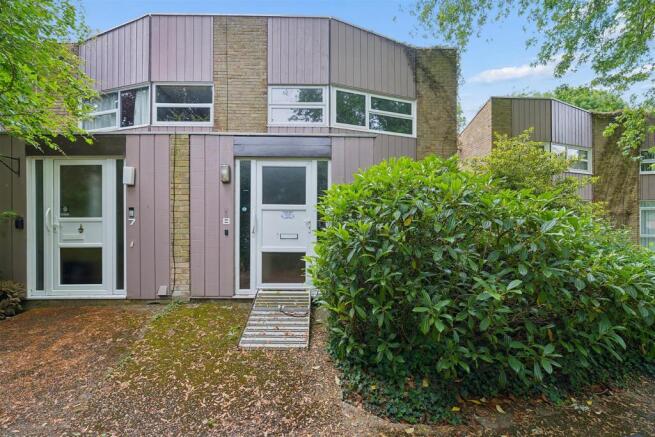 3 bed property, in Lambardes, £345,000