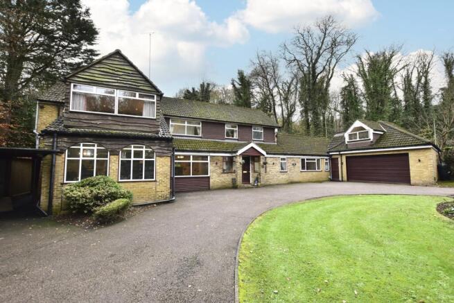 6 bed property, in Valley Road, £1,595,000