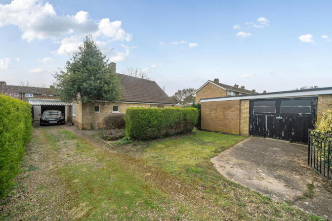 2 bed property, in Cold Overton Road, £299,950
