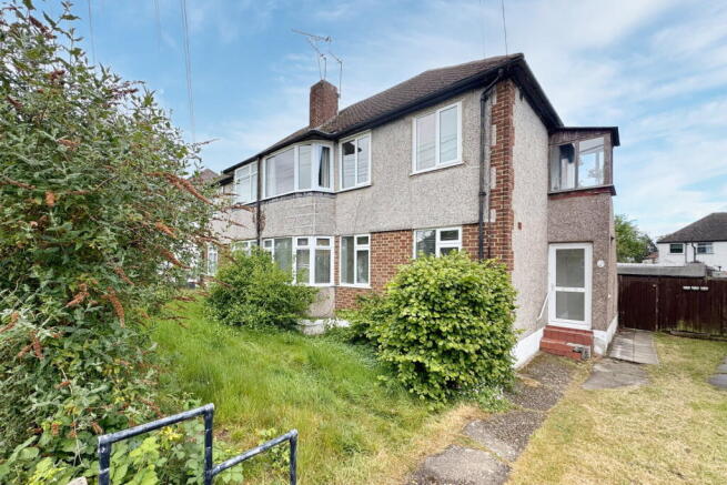 2 bed property, in Robinhood Green, £325,000