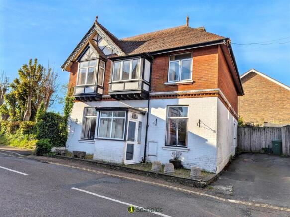 4 bed property, in Pier Road, £650,000