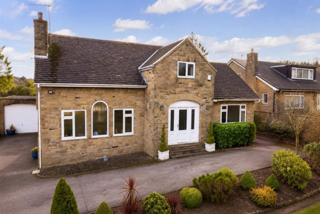 4 bed property, in Alwoodley Lane, £999,995