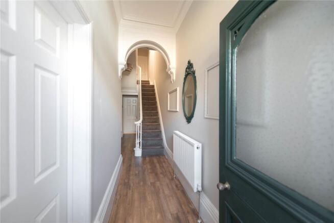 6 bed property, in Park Street, £300,000