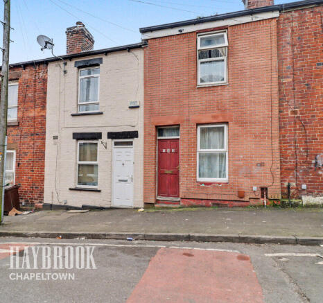 3 bed property, in Popple Street, £90,000