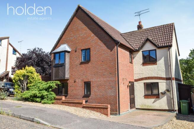 4 bed property, in Heriot Way, £450,000