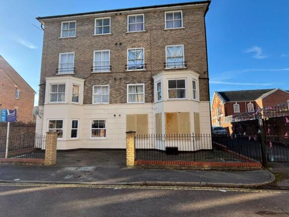 1 bed property, in The Avenue, £45,000
