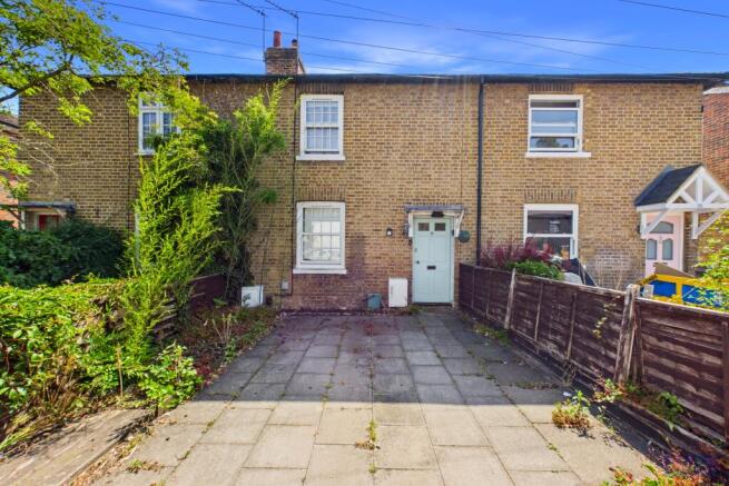 2 bed property, in Bridge Road, £385,000