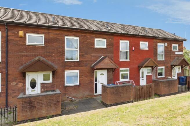 2 bed property, in St. Anthonys Walk, £70,000