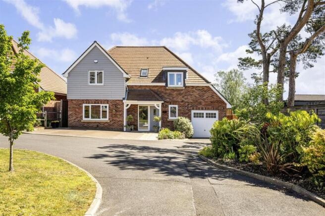 3 bed property, in Copperview Mews, £625,000