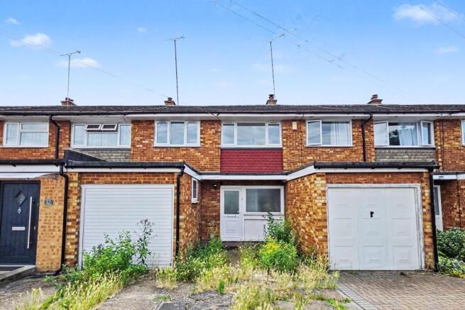 3 bed property, in Andover Close, £325,000