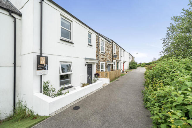 3 bed property, in Onyx Walk, £230,000