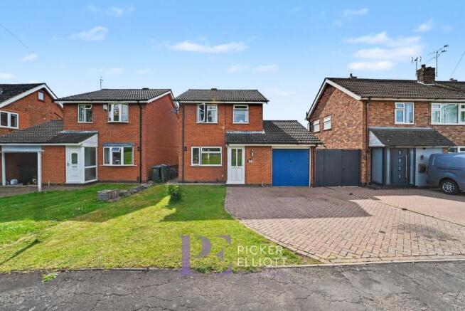3 bed property, in Bute Close, £280,000