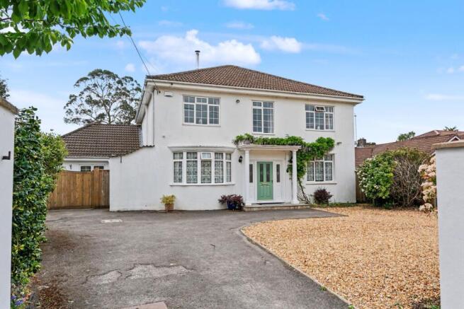5 bed property, in Braeside Road, £850,000