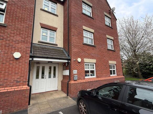 2 bed property, in Marland Way, £185,000