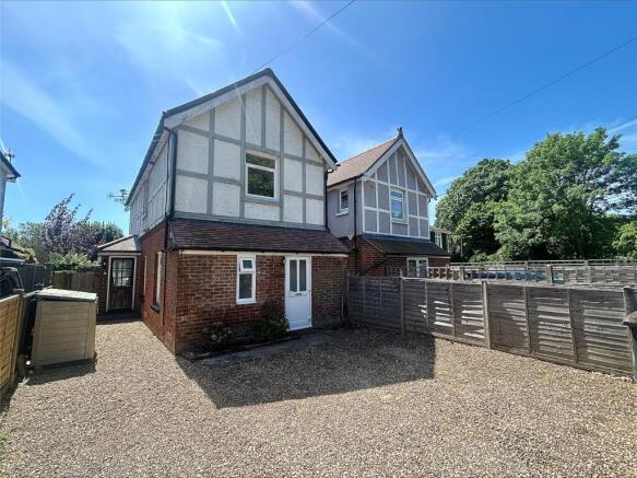 4 bed property, in Third Avenue, £525,000