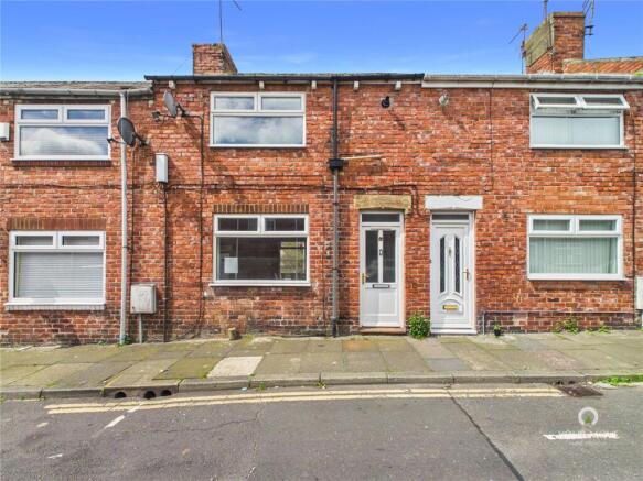 2 bed property, in Pine Street, £45,000