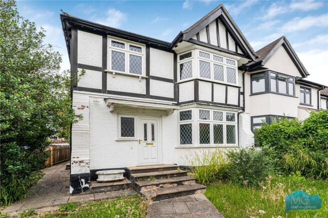 4 bed property, in Manor Road, £850,000