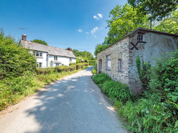 4 bed property, in Week St. Mary, £799,950